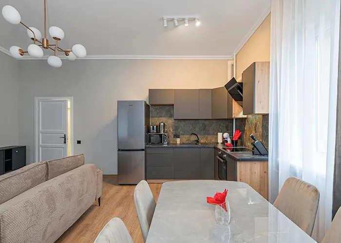 The Comfort #1 By Polo Apartment